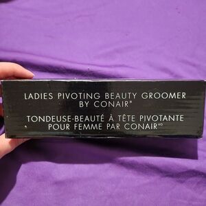 Ladies Pivoting Beauty Groomer - Black